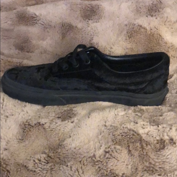 NWOT Black Velvet Limited Edition Vans Sneakers - Picture 7 of 11
